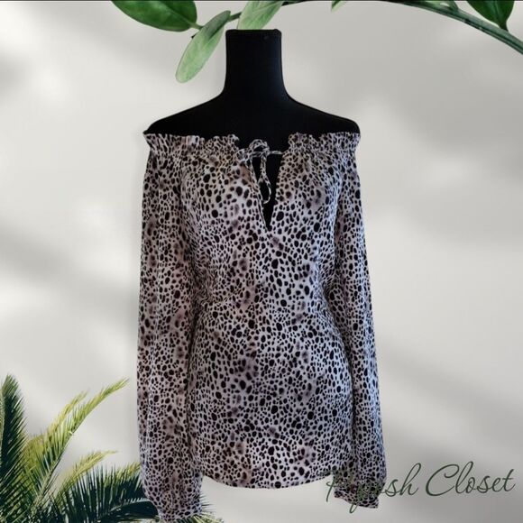 Long sleeve cheetah print blose - Picture 1 of 8